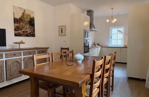 Martailly-Les-Brancion House | Dans le village médiéval