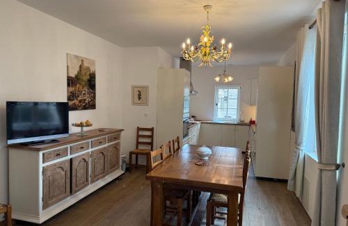 Martailly-Les-Brancion House | Dans le village médiéval
