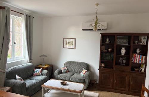 Martailly-Les-Brancion House | Dans le village médiéval