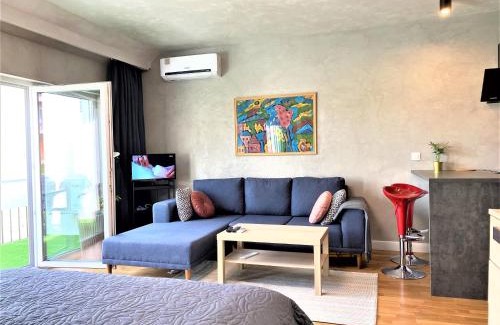 Taban Apartment | Danube view Artapartment with balcony