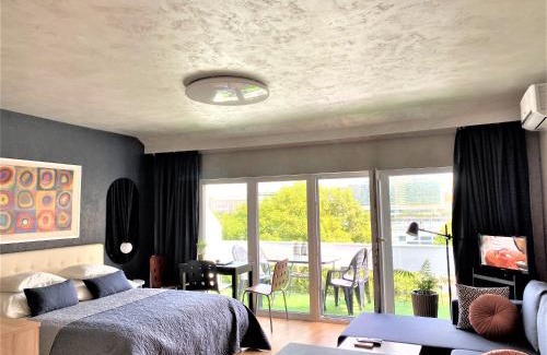Taban Apartment | Danube view Artapartment with balcony