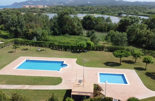 Mas Pinell Ski Chalet | Daró 2D 167 - Community pool, corner house, A/C