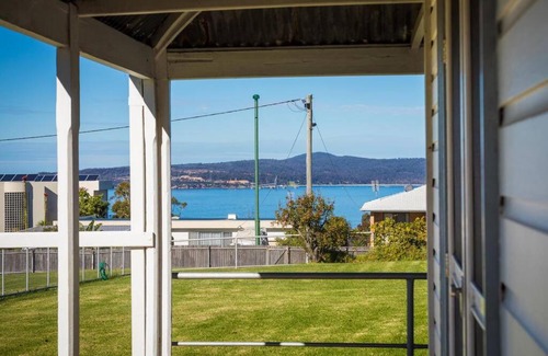 Eden House | Dar-el -Great Old World Charm, pet friendly home!