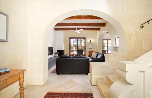 Ta' Għammar Villa | Dar ta' Censina Villa with Private Pool