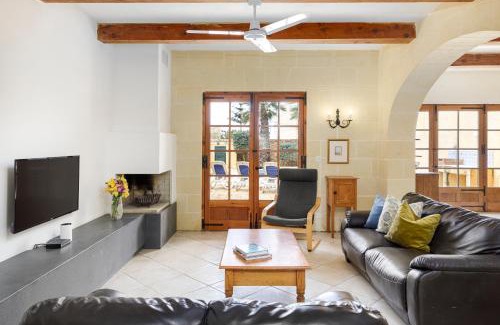 Ta' Għammar Villa | Dar ta' Censina Villa with Private Pool