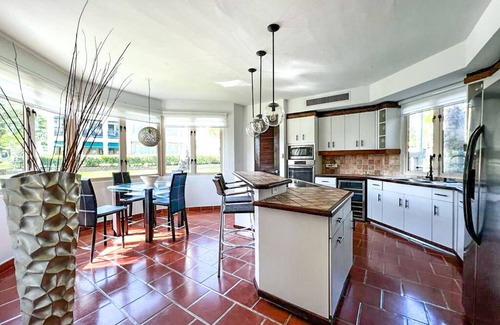 Cerro Gordo Villa | Daria Beachfront community steps 2 pool- Generator