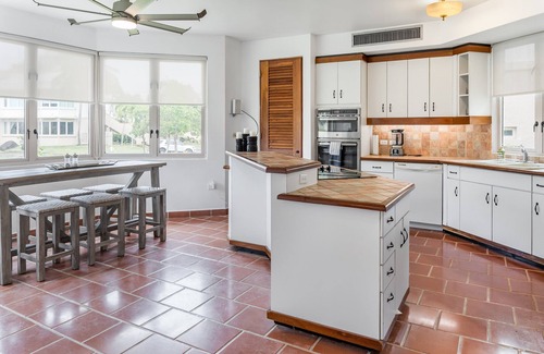 Cerro Gordo Villa | Daria Beachfront community steps 2 pool- Generator