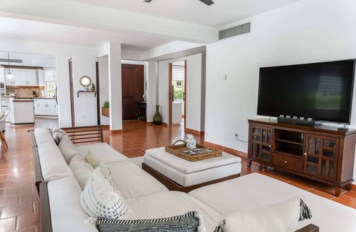 Cerro Gordo Villa | Daria Beachfront community steps 2 pool- Generator