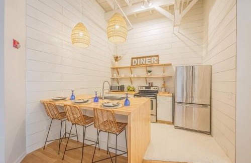 Athens Apartment | Darlin Downtown Dawghouse