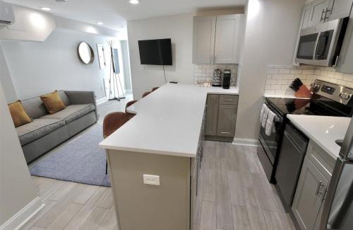 Hill East Apartment | Darling Apartment in Capitol Hill - TWO min to Metro