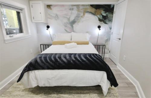 Hill East Apartment | Darling Apartment in Capitol Hill - TWO min to Metro