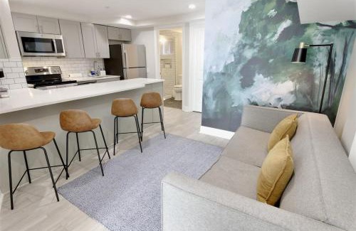 Hill East Apartment | Darling Apartment in Capitol Hill - TWO min to Metro