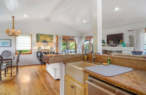 Del Mar House | Darling Del Mar Beach Cottage with Ocean Views!