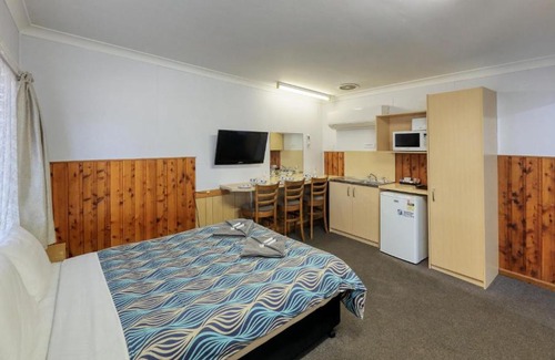Bourke Hotel | Darling River Motel
