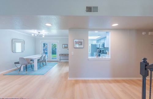 South Tulsa House | Darlington Blue Gem! Large Home with Pool and Hot Tub.