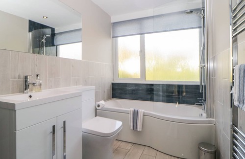 Stoke Gabriel Cottage | DART RETREAT, pet friendly, with a garden in Stoke Gabriel