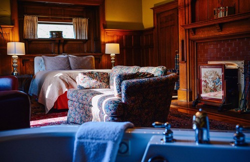 Fairfield Bed & Breakfast | Dashwood Manor Seaside Bed & Breakfast