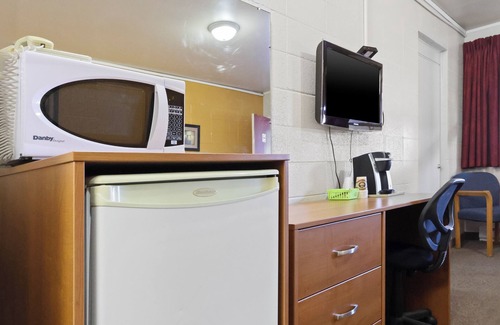Dauphin Hotel | Dauphin Inn Express