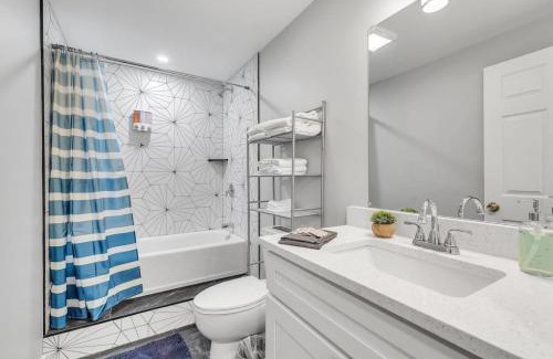 Atlantic City House | Dave and Busters, Outlets, Convention Center across street w Parking - Sleeps 15