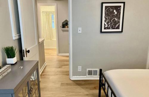 Joslyn Castle Apartment | Davenport Dwellings-Walk to UNMC