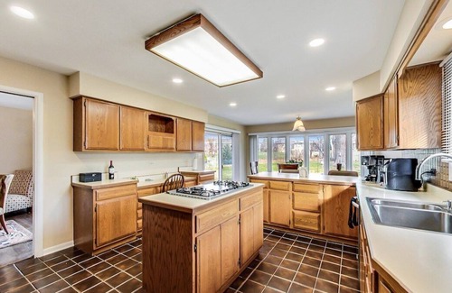 Addison House | David’s Vacation Escapes Hideaway Home Sleeps 12