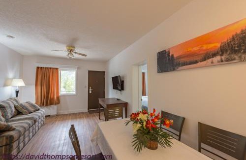 Cline River Hotel | David Thompson Resort