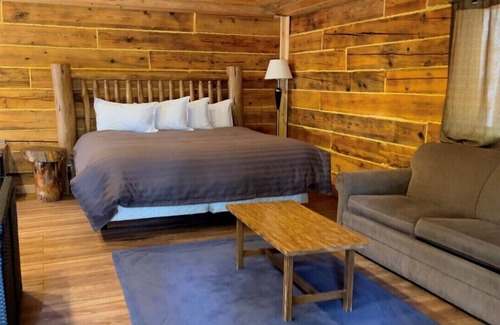Cline River Hotel | David Thompson Resort Hotel