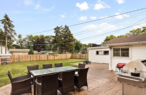 Highland Hills House | David’s Vacation Escapes Suburban Oasis Home Sleeps 10