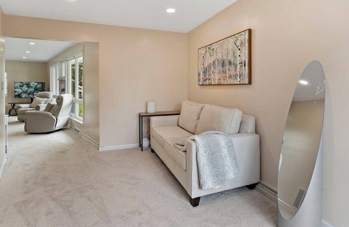 Highland Hills House | David’s Vacation Escapes Suburban Oasis Home Sleeps 10
