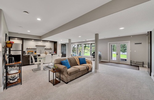 Division No. 11 Apartment | DaVinci - Tranquil 4bdrm Retreat with Pond Access