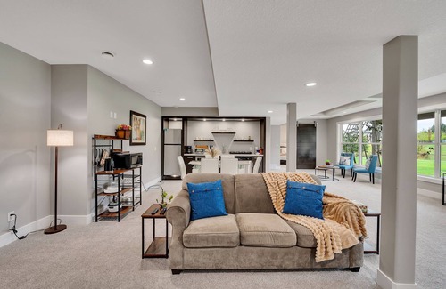 Division No. 11 Apartment | DaVinci - Tranquil 4bdrm Retreat with Pond Access