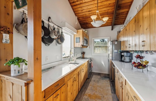 Davis Park House | Davis Park Fire Island 5BR/2 Bath AC Waterviews, Waterviews Pet Friendly renovated Beach House