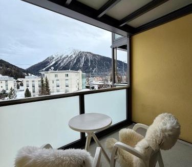 Meierhof Apartment | Davos Mountain View Studio 200 m Skilift Parsenn