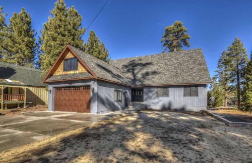 Big Bear Lake House | Dawn and Dusk by AvantStay Modern Cabin in Great Location w Home Theatre