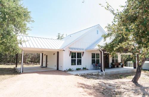 Dripping Springs House | Day Drippin' Farm-stay