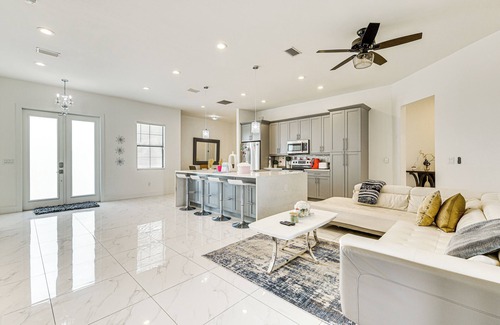 Sunshine House | Day Trip to Fort Myers Beach: Pet-Friendly Home!