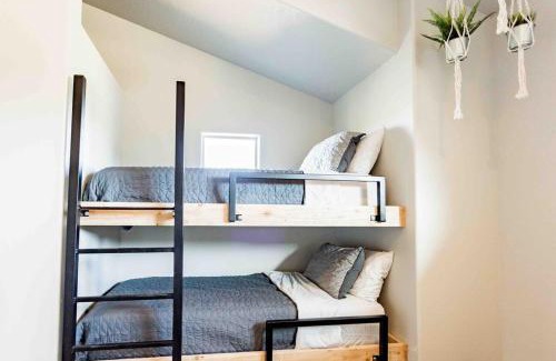 Orderville Apartment | Daybreak Mountain Home Studio East Zion