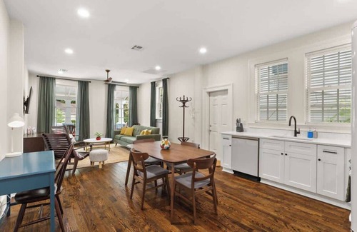 Uptown Historic District House | Daydreaming Uptown Su
