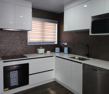 Papatoetoe Apartment | Daylight Dwell & Delight near Auckland Airport