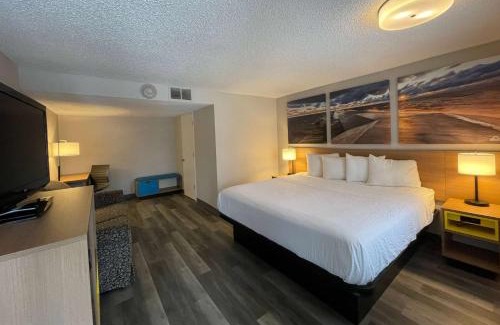 Port Huron Hotel | Days Inn and Suites by Wyndham Port Huron