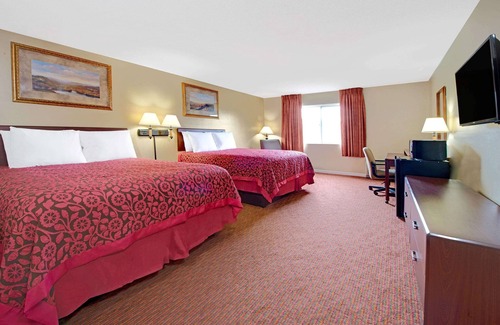 Maryland Heights Hotel | Days Inn and Suites by Wyndham St. Louis/Westport Plaza