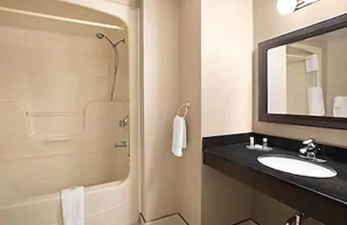 Stouffville Hotel | Days Inn by Wyndham Stouffville