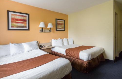 New Philadelphia Hotel | Days Inn by Wyndham New Philadelphia