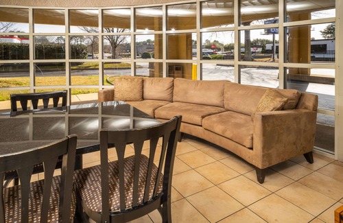 Stone Mountain Hotel | Days Inn by Wyndham Atlanta Stone Mountain