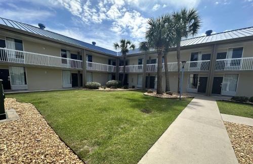 Adel Hotel | Days Inn by Wyndham Adel I-75