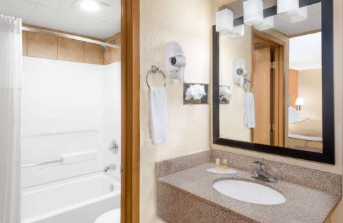 Ames Hotel | Days Inn by Wyndham Ames