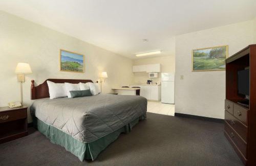 Gracewood Hotel | Days Inn by Wyndham Augusta Fort Eisenhower