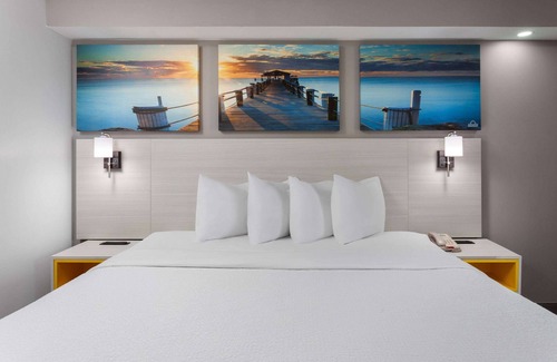 Woodlawn Hotel | Days Inn by Wyndham Baltimore Northwest