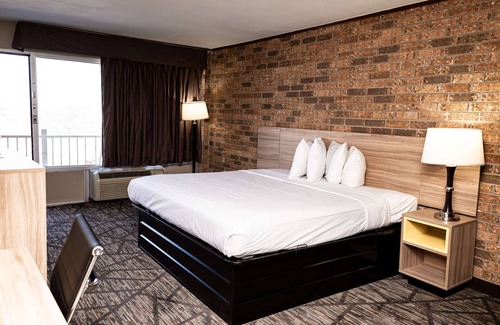 Salado Hotel | Days Inn by Wyndham Batesville AR