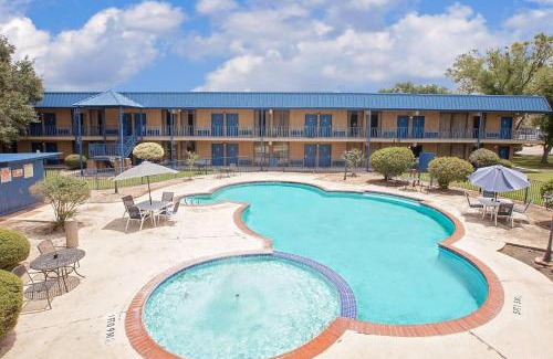 Bay City Hotel | Days Inn by Wyndham Bay City